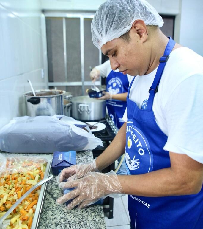 Prato Feito Carioca: cozinha comunitária municipal chega a Maré