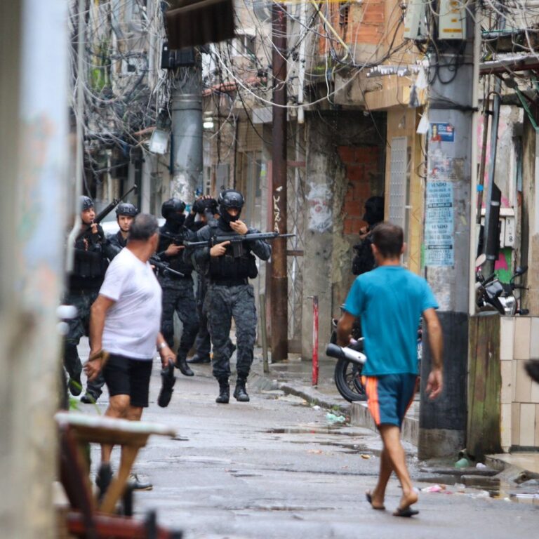 ‘Operação Maré’ marca o início da semana em favelas do Rio