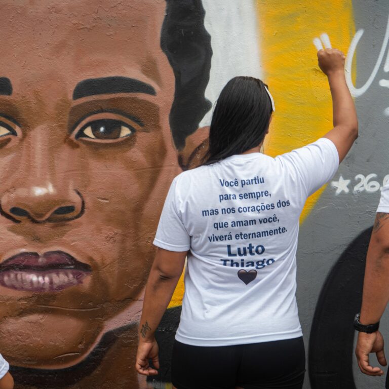 Violência crescente: assassinatos e fake news condenam juventude negra brasileira