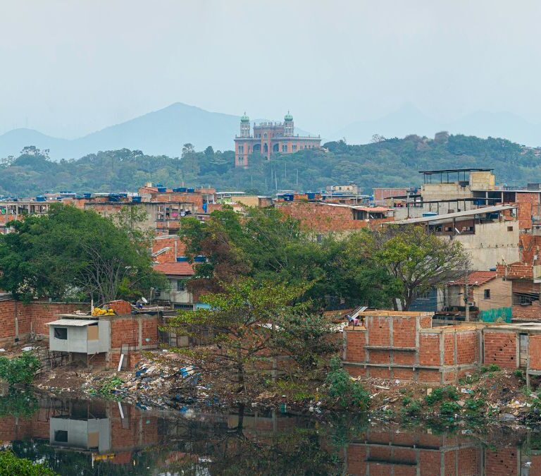 Favela Salsa e Merengue tenta superar dificuldades como numa verdadeira novela