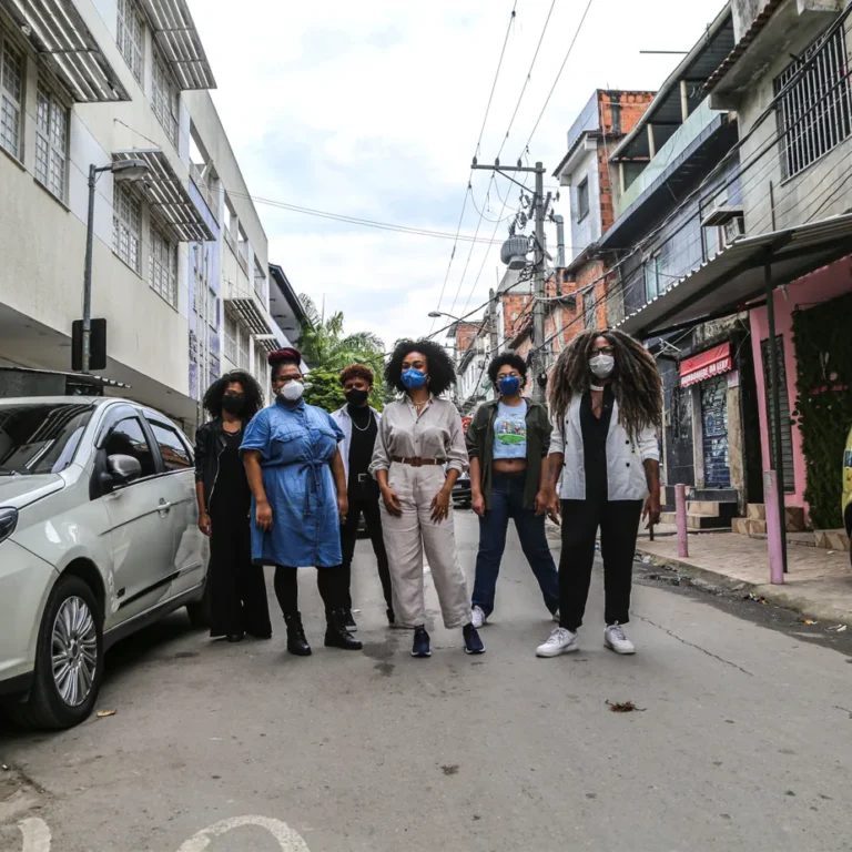 Vale a pena ler de novo: 3 matérias sobre a Casa Preta da Maré