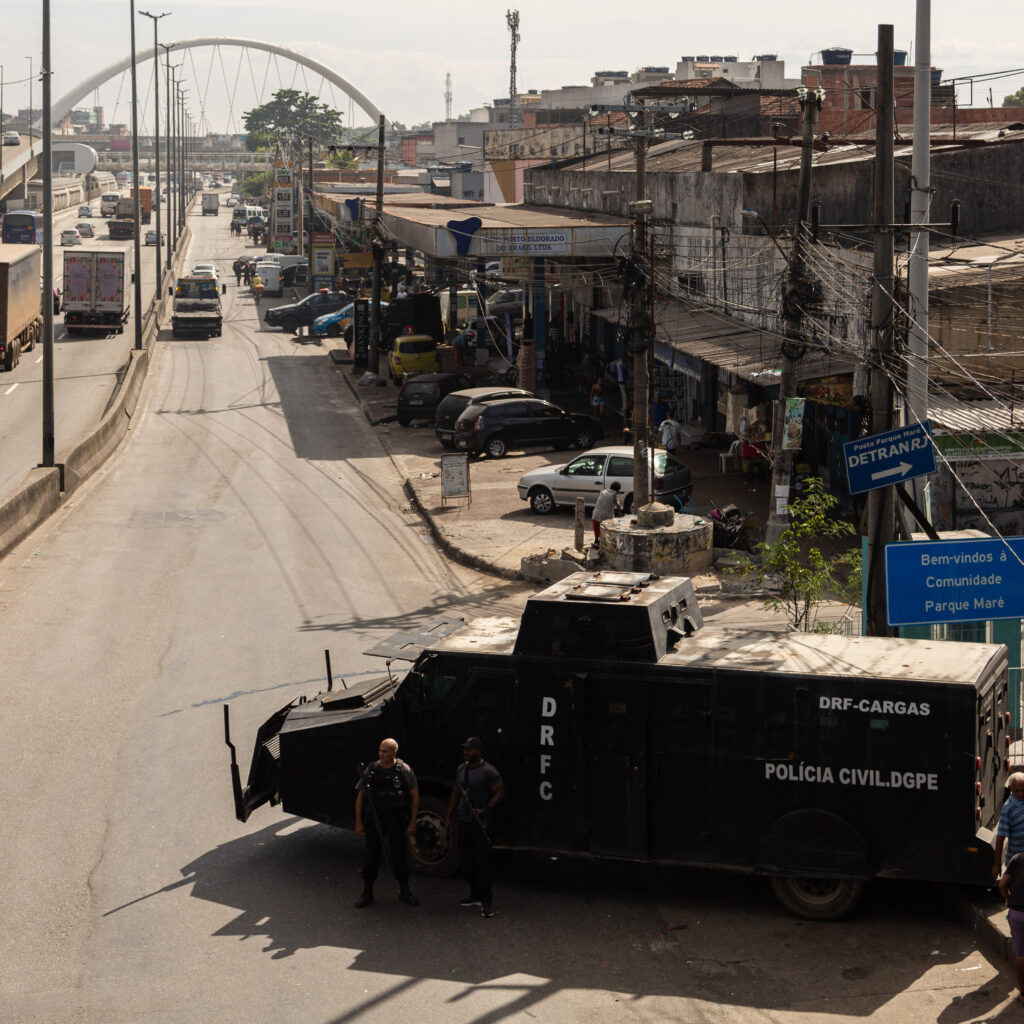 Operação no Complexo da Maré, na altura da passarela 09, Nova Holanda. Foto: Patrick Marinho