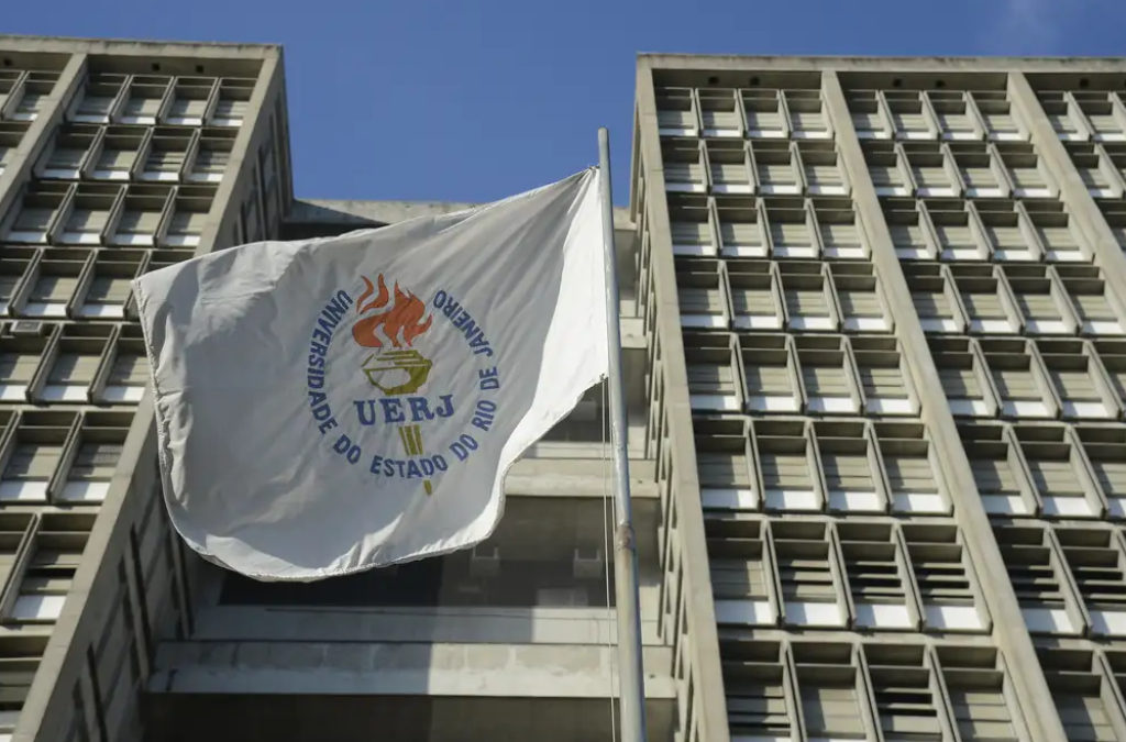 Alunos realizam assembleia e protestam sobre cortes de bolsas (Foto: Fernado Frazão / Agência Brasil)