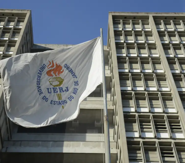 Estudantes da Maré são prejudicados com mudanças para auxílio permanência da UERJ